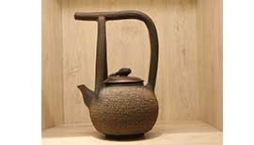 每一個喜歡坭興陶茶壺的人，都有一把心愛的提梁壺